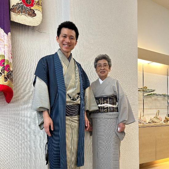 着物トールサイズ 紫色の雲取り柄の小紋の袷 真っ白い