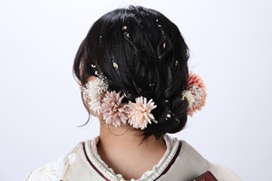 花いち都屋帯広店で行った高校生モデル撮影の画像です。9月のイチオシ商品を紹介する画像です。