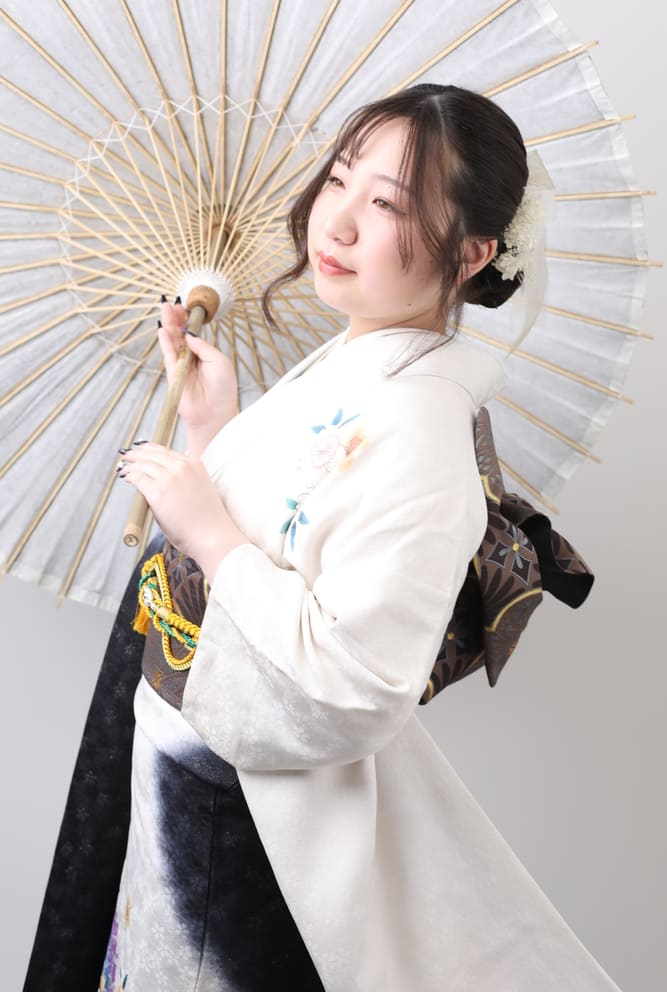 ママ振白と茶色の組み合わせ今風にアレンジ