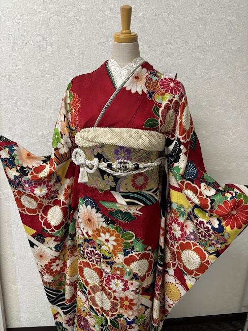 ２７成・２８成振袖コーディネート赤い色振袖