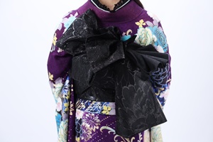 花いち都屋帯広店で行った高校生モデル撮影の画像です。10月のイチオシ商品を紹介する画像です。