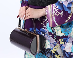 花いち都屋帯広店で行った高校生モデル撮影の画像です。10月のイチオシ商品を紹介する画像です。