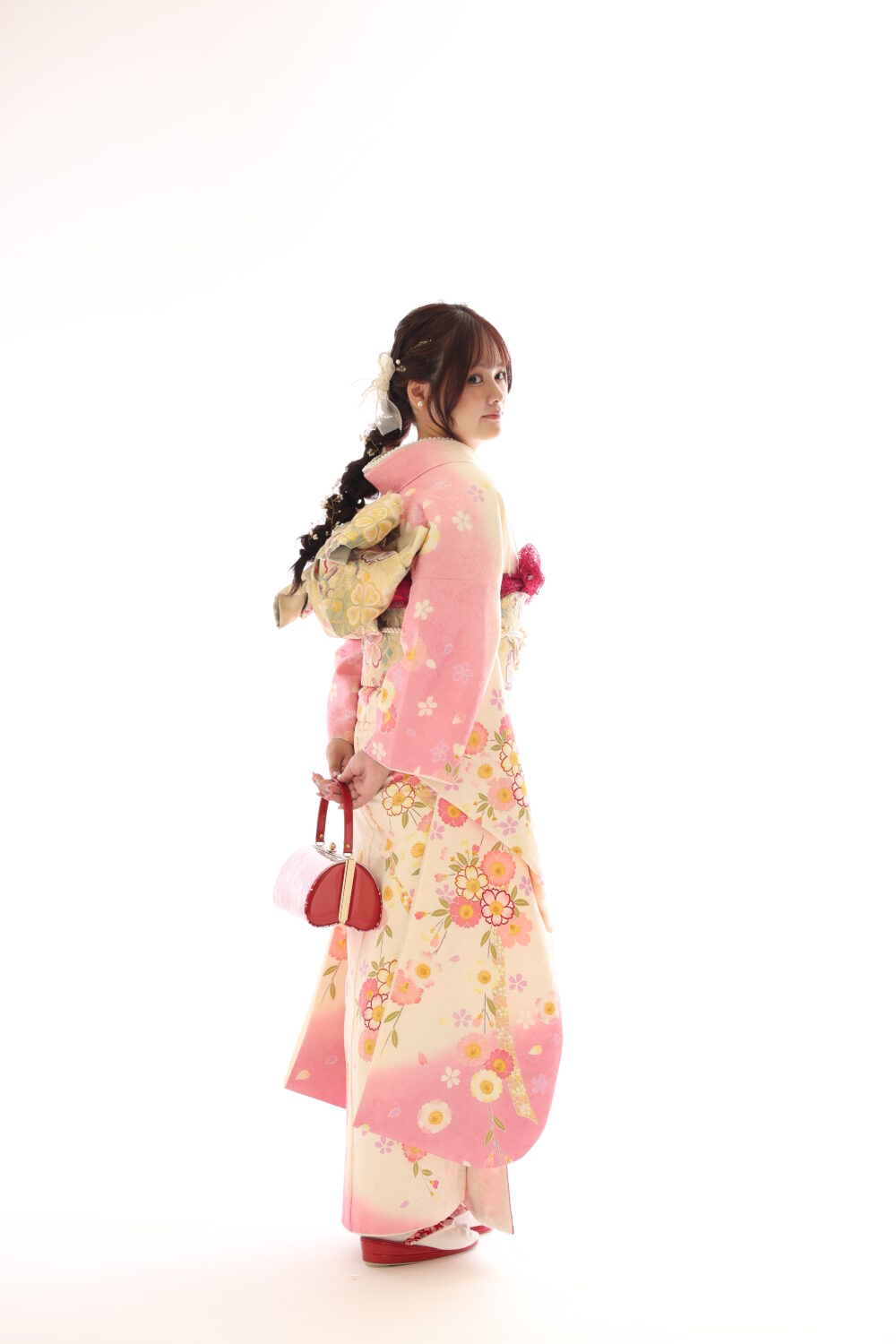 26年成人式のお嬢様、前撮り写真、ピンクのお振袖