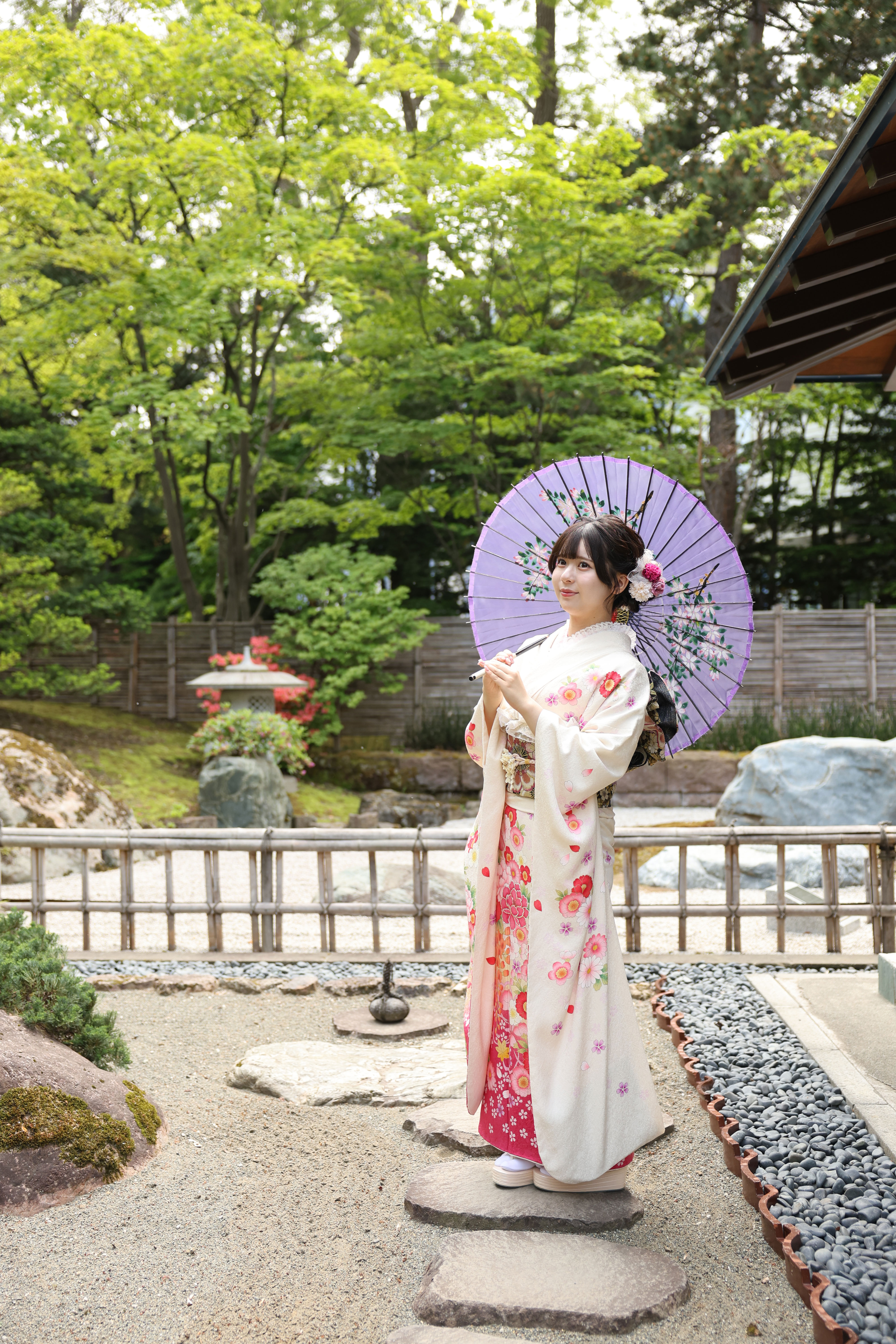 前撮り後撮り振袖撮影しろ振袖白色振袖ヘアシニヨンシニヨンヘアロケーション撮影成人成人式