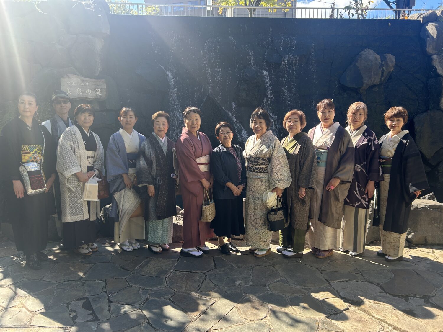 着物姿の女性達の集合写真