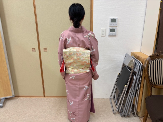 着物姿の女性の後ろ姿