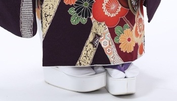 花いち都屋帯広店で高校生モデル撮影をした時の画像であり、振袖のコーディネートを紹介する為の画像でもある。