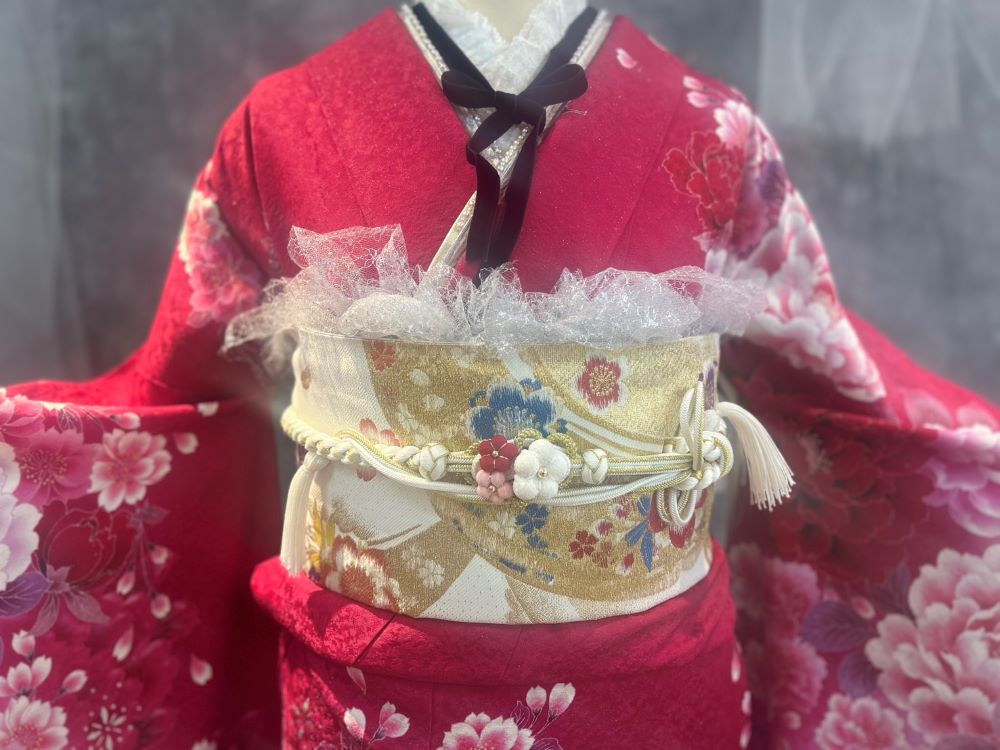 白のレースに黒のリボンの組み合わせ