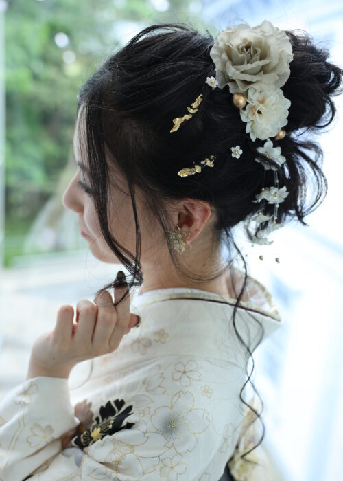 20262027成人式当日前撮りヘアスタイルアレンジ髪型同じでいい違う前から見ても可愛い花リボンパール金箔アップスタイルシニヨン写真映え当日映え
