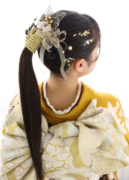 20262027成人式当日前撮りヘアスタイルアレンジ髪型同じでいい違う前から見ても可愛い花リボンパール金箔タイトポニーテールストレート写真映え当日映え