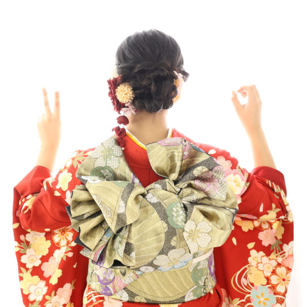 20262027成人式当日前撮りヘアスタイルアレンジ髪型同じでいい違う前から見ても可愛い花リボンパール金箔アップスタイルシニヨンふわふわ写真映え当日映え