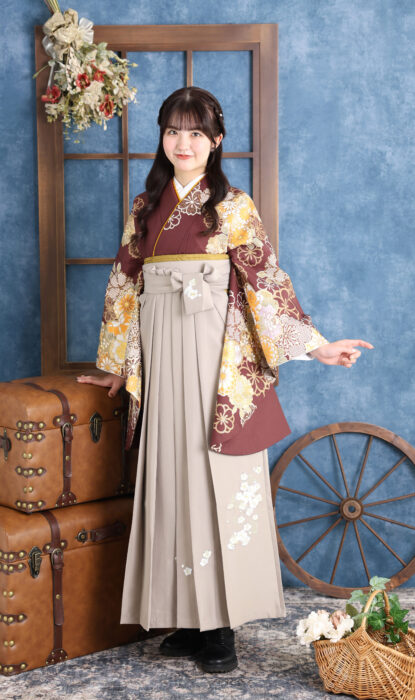 札幌女子卒業袴はかまスタジオ撮影ワントーンコーディネートトレンドカラー定番色意味印象ブラウン茶ベージュ古典着物ハーフアップパール可愛い