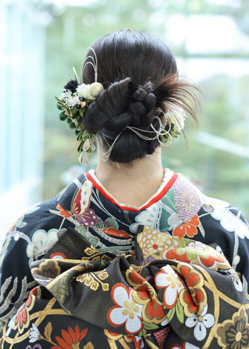 20262027成人式当日前撮りヘアスタイルアレンジ髪型同じでいい違う前から見ても可愛い花リボンパール金箔水引きタイトカチモリ個性的韓国風写真映え当日映え