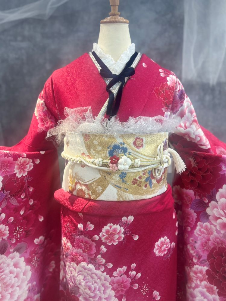 ピンクの振袖　ガーリー