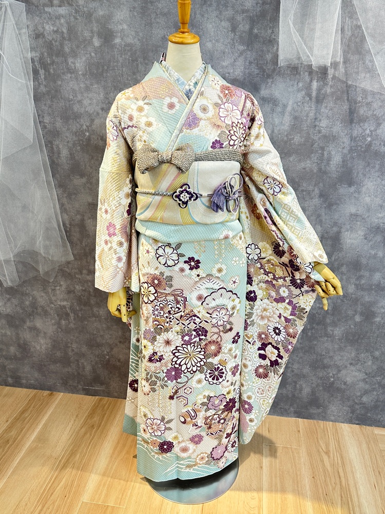 淡い水色が彩る、やさしさと透明感の大人可愛いコーデ全身