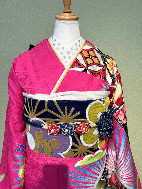 古典柄ピンク地振袖コーディネートの全身