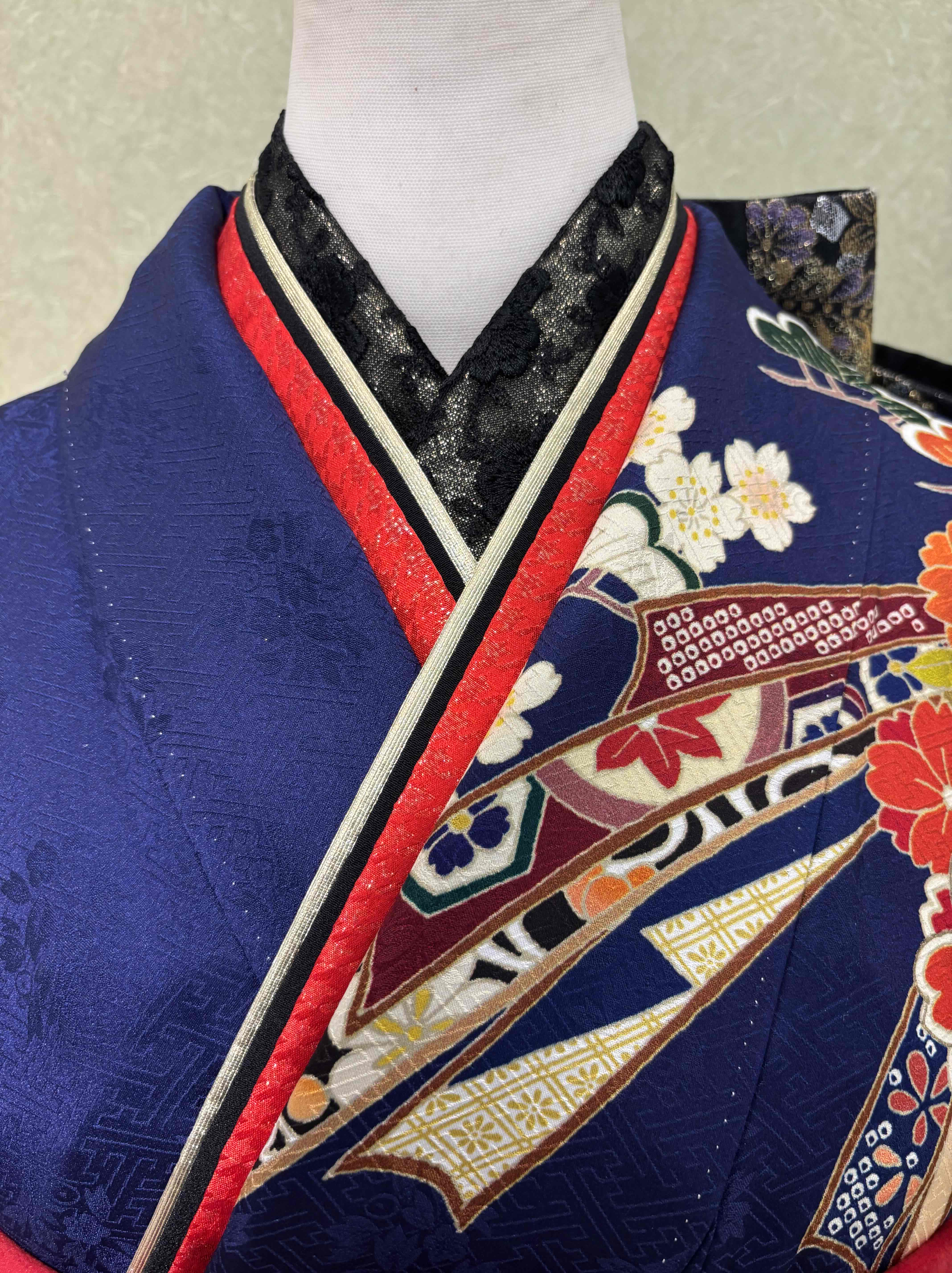 黒のレースで抜け感をプラス