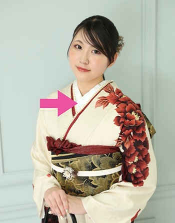 花いち都屋帯広店で高校生モデル撮影をした時の画像であり、振袖のコーディネートを紹介する為の画像でもある。