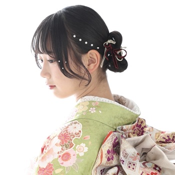 花いち都屋帯広店で、高校生モデル撮影した画像です。