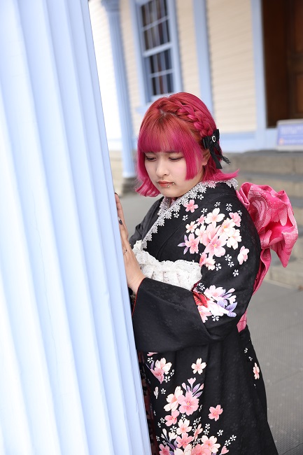 20272028年成人式ショートボブウルフヘア映える振袖ヘア後悔しないアレンジ髪飾りの選び方リボン花水引き金箔銀箔ヘッドドレス短い髪型ヘアスタイル可愛いかっこいい黒髪茶髪金髪ハイトーンベージュピンク派手髪外ハネウェーブタイトモード大人地雷赤黒緑青白紺