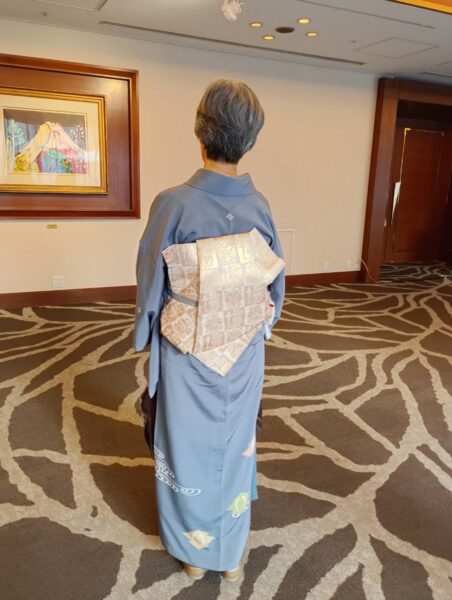 後見帯の後ろ姿写真