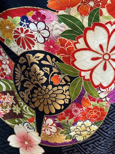 成人という人生の節目にふさわしい
おめでたい意味を持つ柄