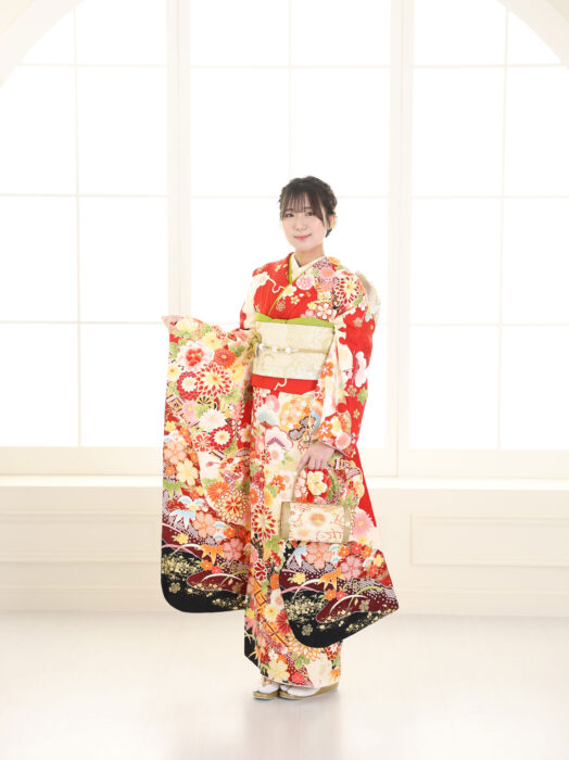 20272028令和910年成人式二十歳の集い前撮り後撮り赤い振袖ふりそで古典洋柄王道個性的可愛いかっこいいシニヨンヘアスタイル札幌フォトスタジオ撮影