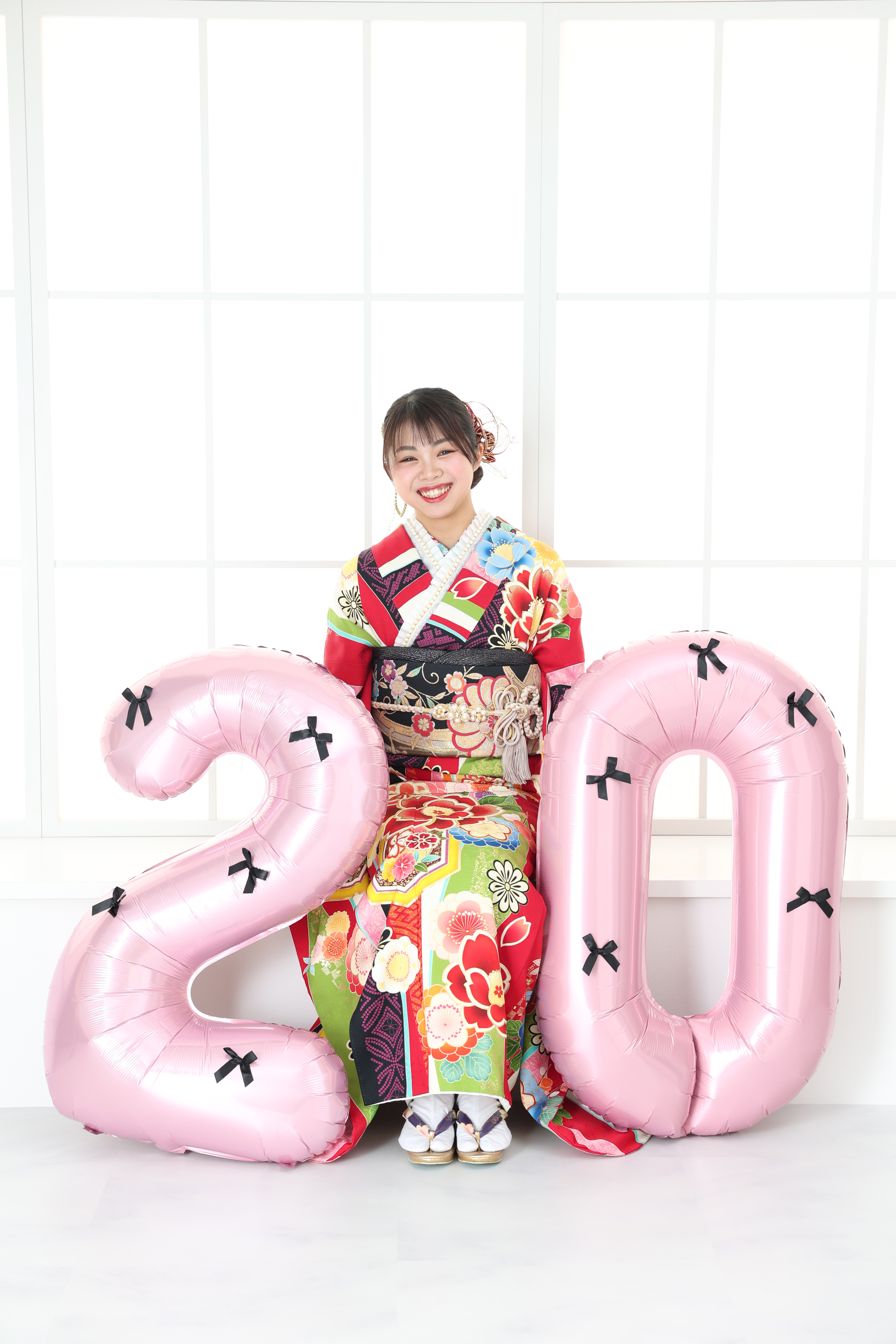 20のバルーンを持った成人式前撮り写真