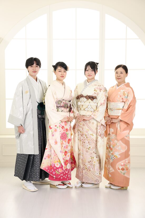 家族写真
振袖前撮り
家族着物
成人式前撮り