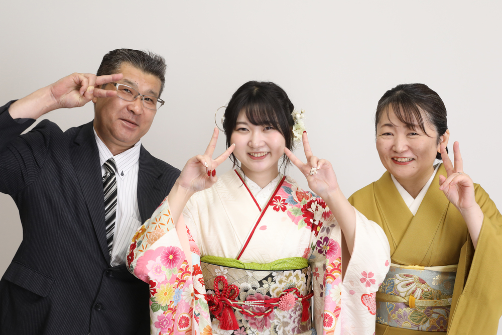 成人式前撮り家族写真楽しく撮る