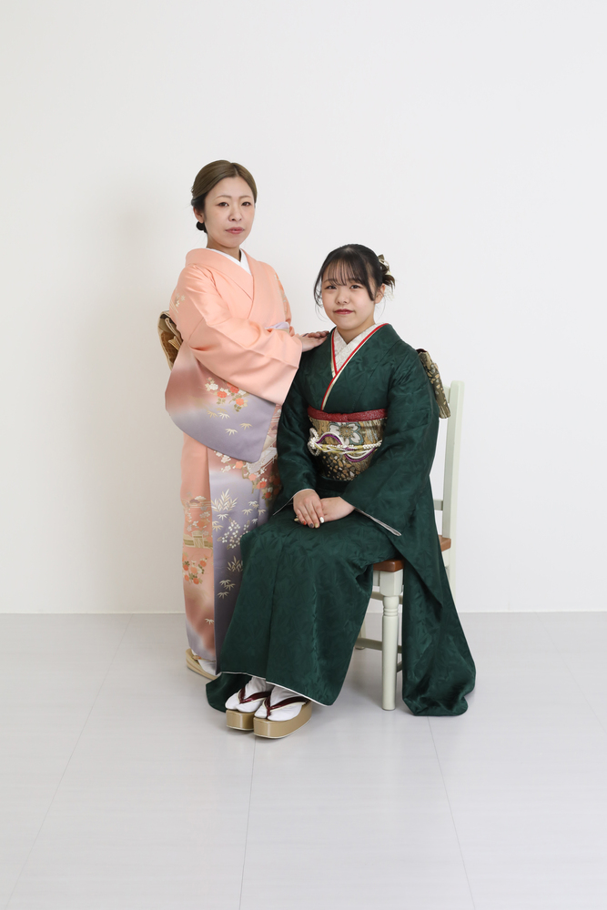 成人式の前撮りお母さんも着物を着て撮る