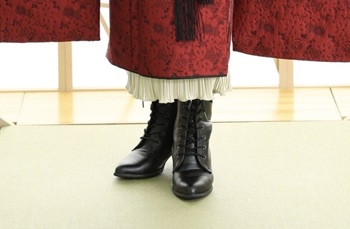 高校生モデル撮影で撮影した写真です。今月のイチオシ商品を着用して頂きました。