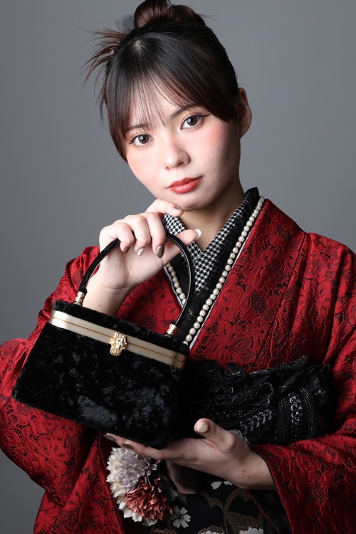 高校生モデル撮影で撮影した写真です。今月のイチオシ商品を着用して頂きました。