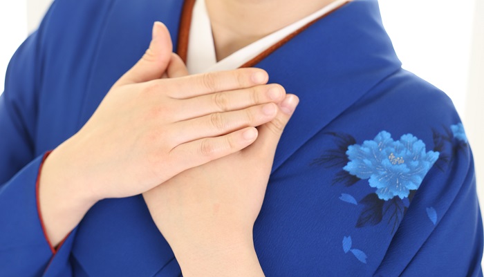 振袖卒業袴前撮り後撮り撮影フォトヘアメイク手元爪ジェルネイルチップマニキュアしたほうがいい映える綺麗印象変わる