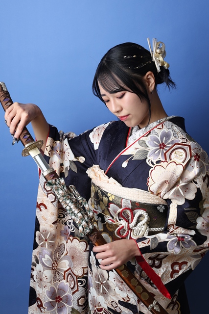 振袖姿　推し　模造刀