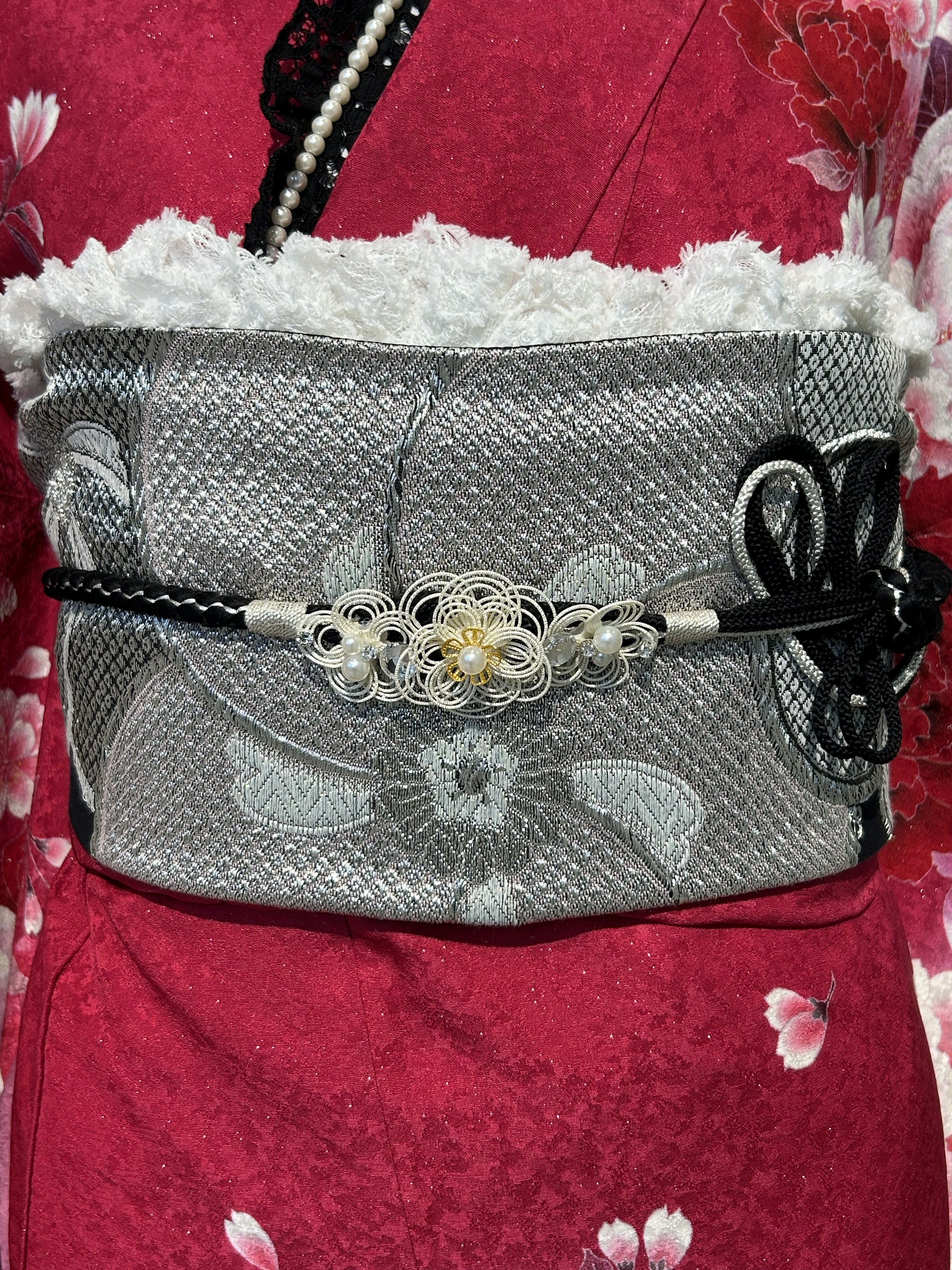 今っぽいデザインの帯締めがついた振袖