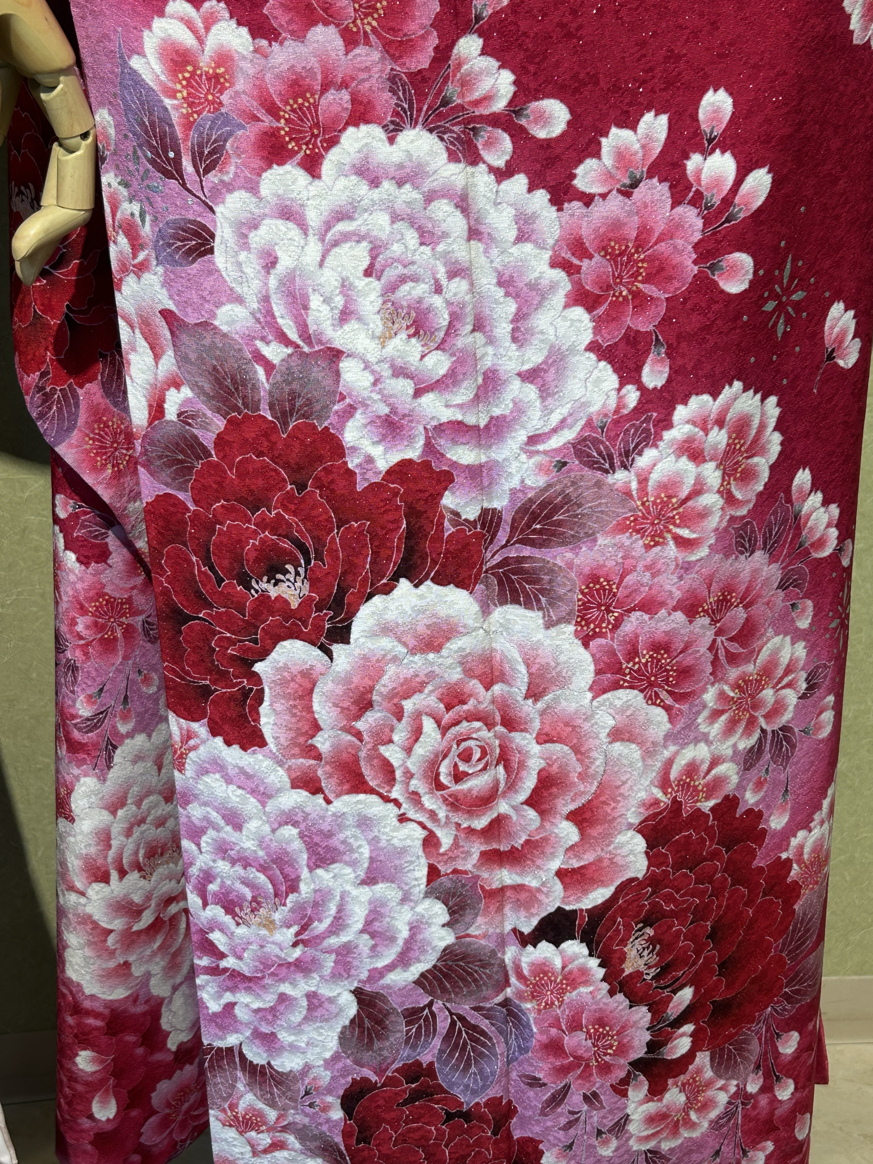 大きいお花が描かれた振袖の柄