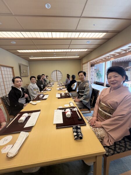 紋付ランチ会の様子