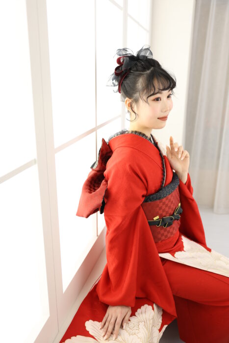 202620272028年度成人式振袖ふりそで前撮り後撮りロケーション撮影フォトスタジオ札幌髪型ヘアスタイル前から見ても可愛いかわいい白古典ショートボブミディアムロングツインタイトアレンジポニーテール編みおろしシニヨンおだんごカチモリ金箔パールリボントーク帽花飾り水引きシンプル赤
