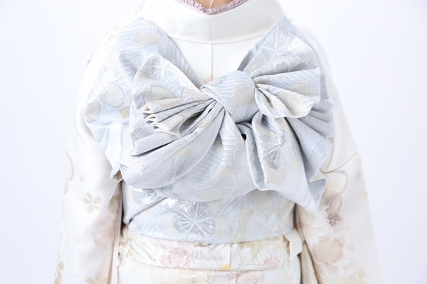 花いち都屋帯広店でモデル撮影をした画像です。今月のイチオシ商品を紹介するためにこの画像を使用しています。