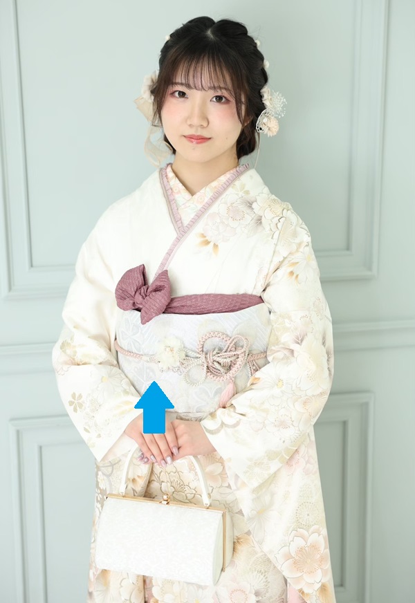 花いち都屋帯広店でモデル撮影をした画像です。今月のイチオシ商品を紹介するためにこの画像を使用しています。