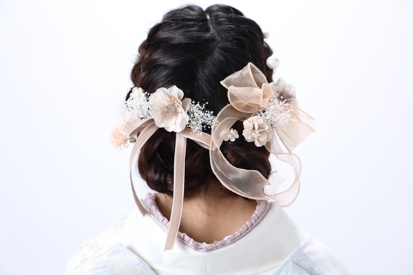 花いち都屋帯広店でモデル撮影をした画像です。今月のイチオシ商品を紹介するためにこの画像を使用しています。