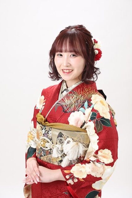 王道人気♡赤×ゴールドコーデ

成人式の定番カラーである赤振袖。