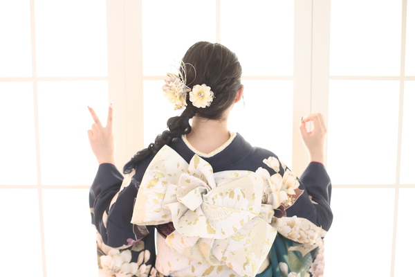 ２７成人、まだ間に合う振袖選び、自分に似合う色柄の合わせ方。前撮りで一生に一度の思い出。
