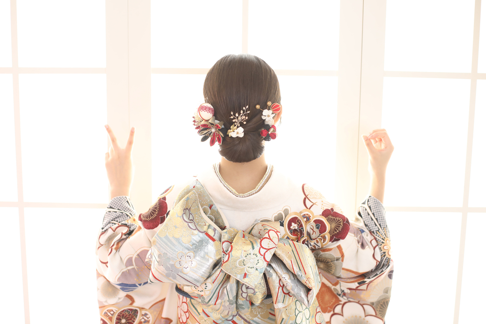 成人式ヘアスタイルと髪飾りのトレンド