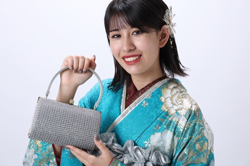 この画像は花いち都屋帯広店で行った、モデル撮影の画像です。