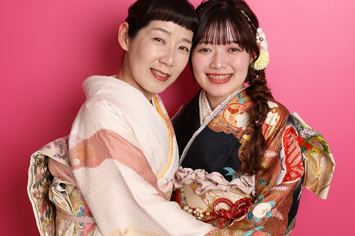 202720282029成人式当日前撮り振袖選び札幌狸小路花いち都屋ハナイチHANAICHIamipフォトスタジオロケーション撮影ママ振袖家族写真レンタル購入持ち込みリメイク