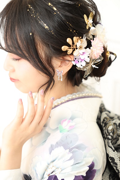ゴールド×花の髪飾り。