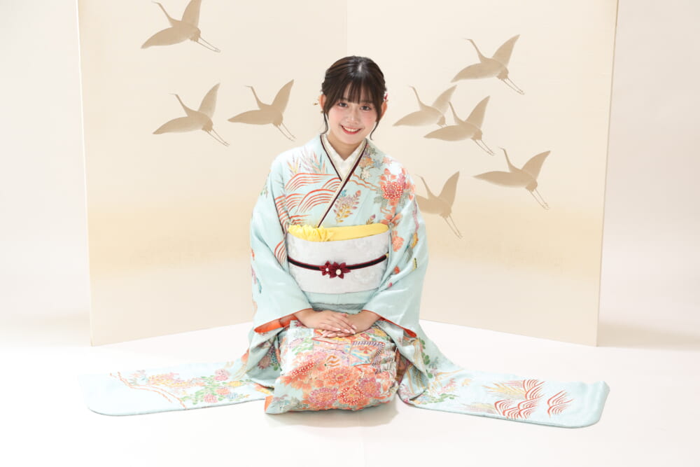 水色の振袖を着用した女の子の前撮り写真
